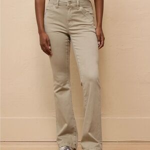 American Eagle NWT Stretch High-Waisted Kick Boot
Trouser